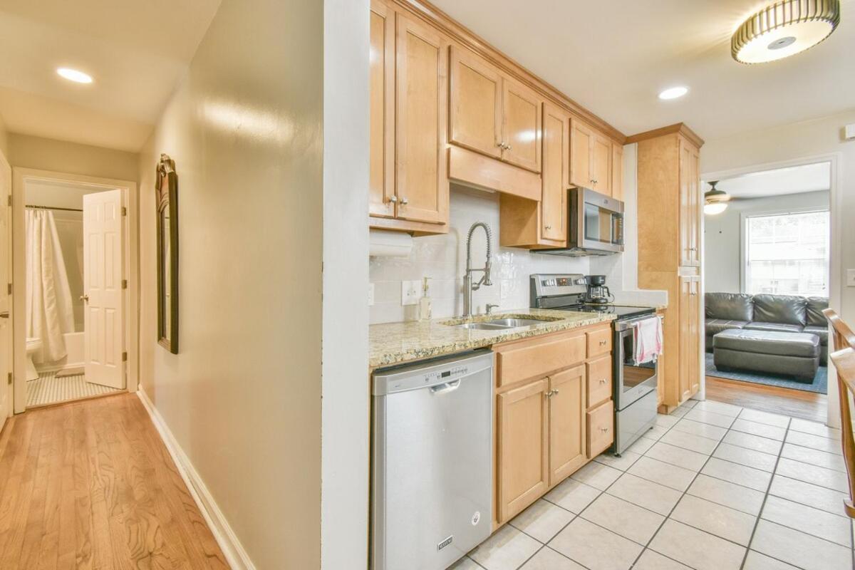 5 Minutes To Downtown Athens! - 4 Bedroom! Holiday home