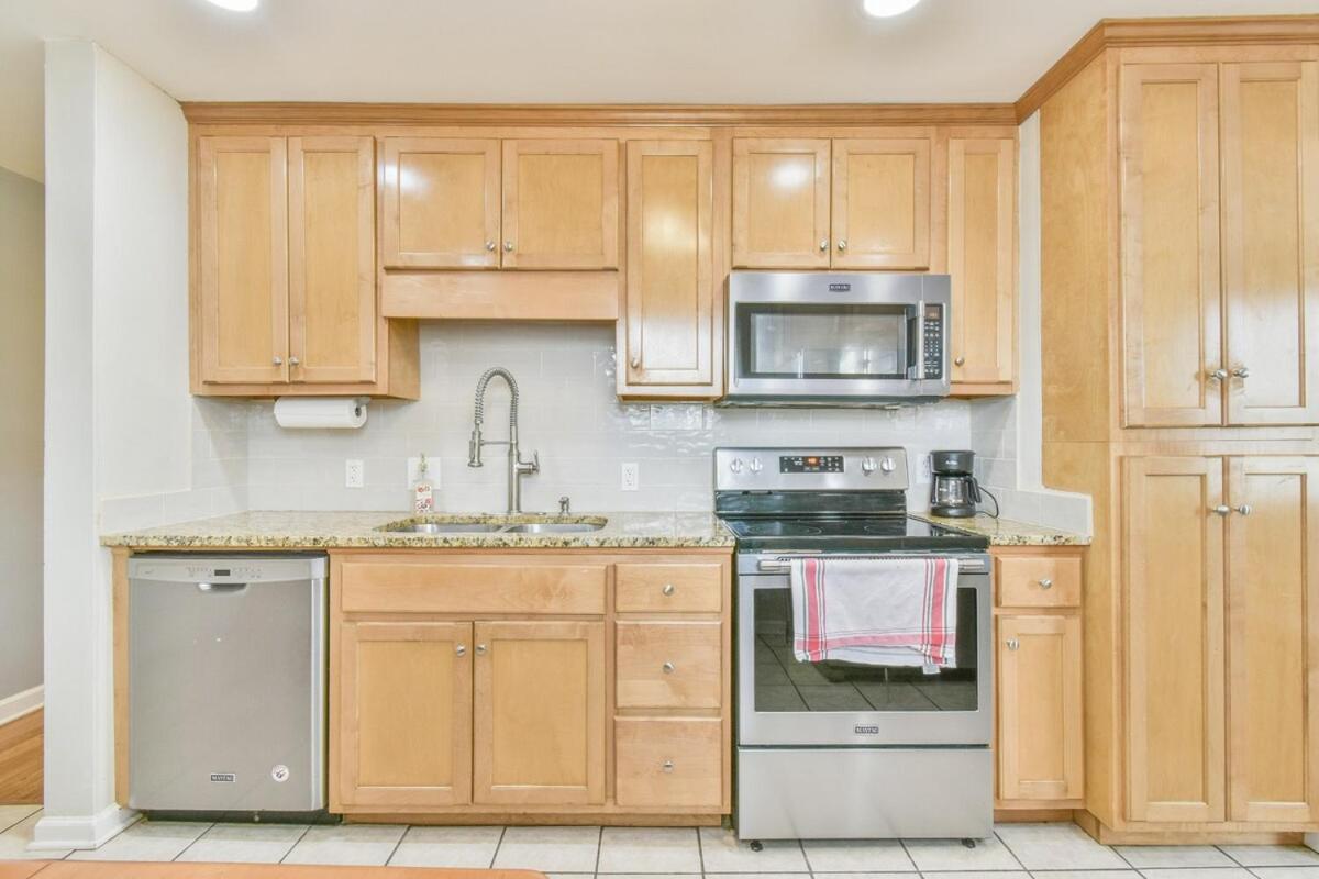 Holiday home 5 Minutes To Downtown Athens! - 4 Bedroom! Athens