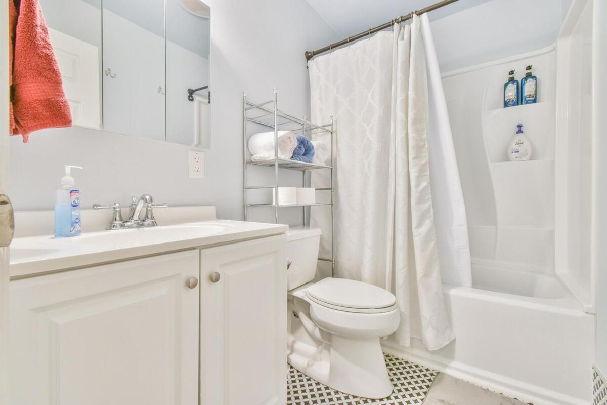 5 Minutes To Downtown Athens! - 4 Bedroom! Holiday home *
